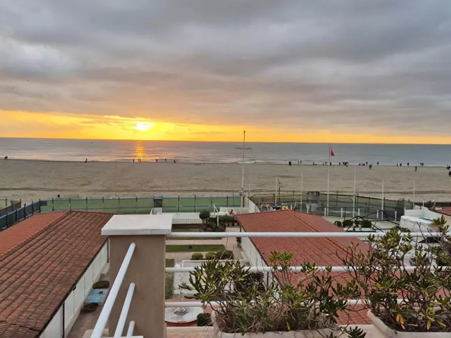 Immagine 77 di Mansarda in vendita  a Viareggio