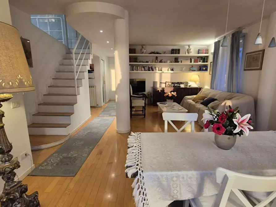 Immagine 27 di Mansarda in vendita  a Viareggio