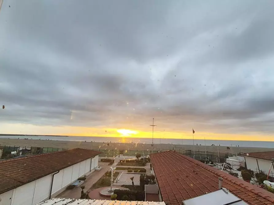 Immagine 24 di Mansarda in vendita  a Viareggio
