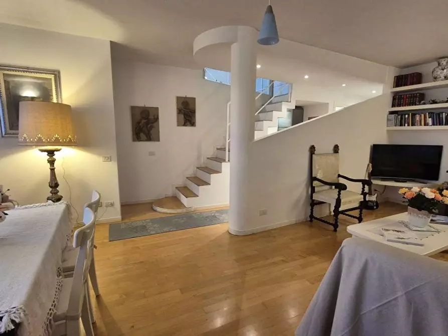 Immagine 26 di Mansarda in vendita  a Viareggio