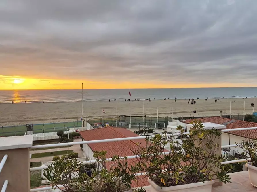 Immagine 79 di Mansarda in vendita  a Viareggio