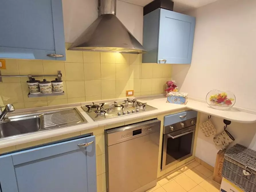 Immagine 38 di Mansarda in vendita  a Viareggio