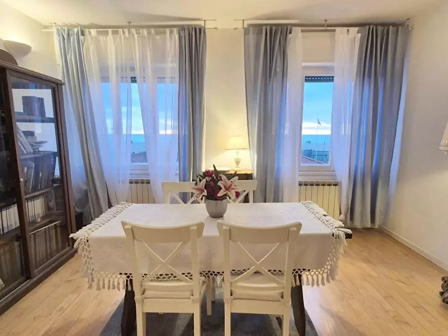 Immagine 17 di Mansarda in vendita  a Viareggio