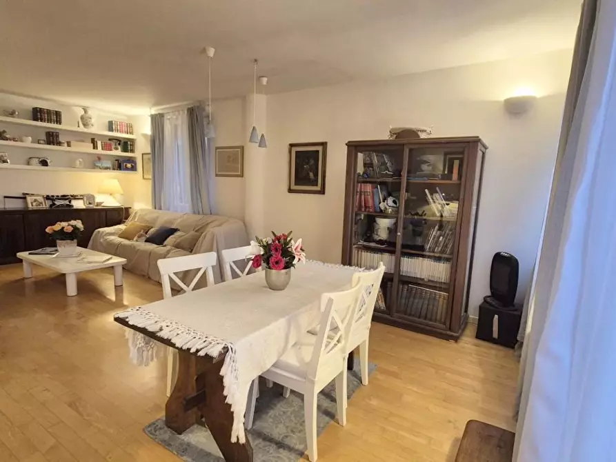 Immagine 2 di Mansarda in vendita  a Viareggio