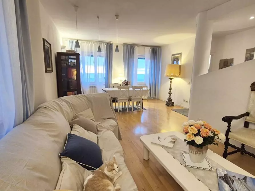 Immagine 11 di Mansarda in vendita  a Viareggio