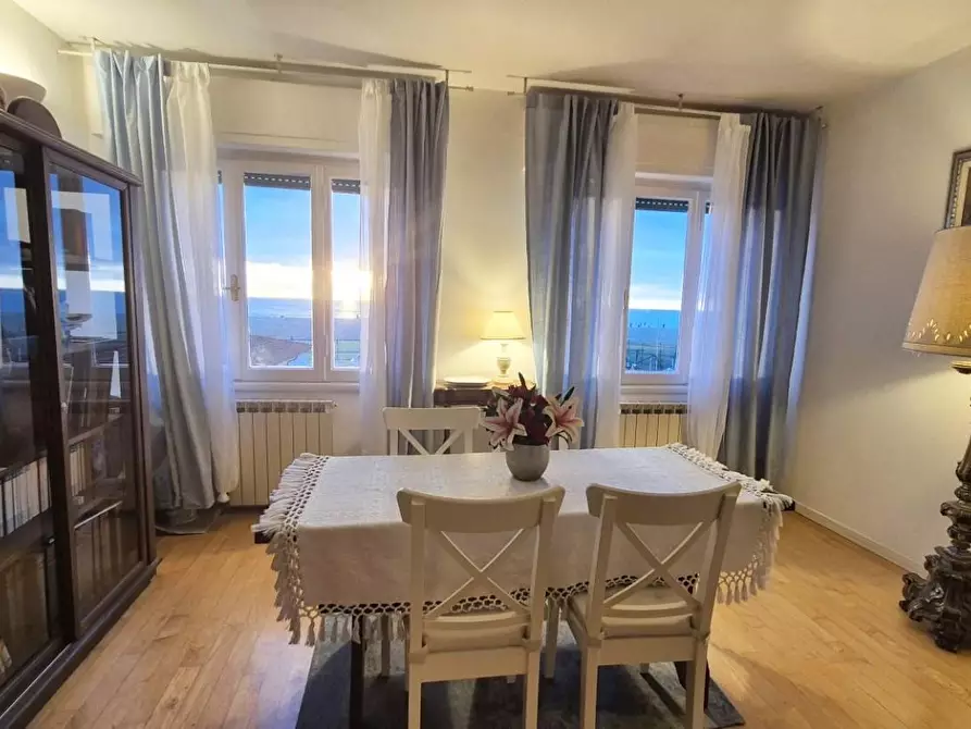 Immagine 16 di Mansarda in vendita  a Viareggio