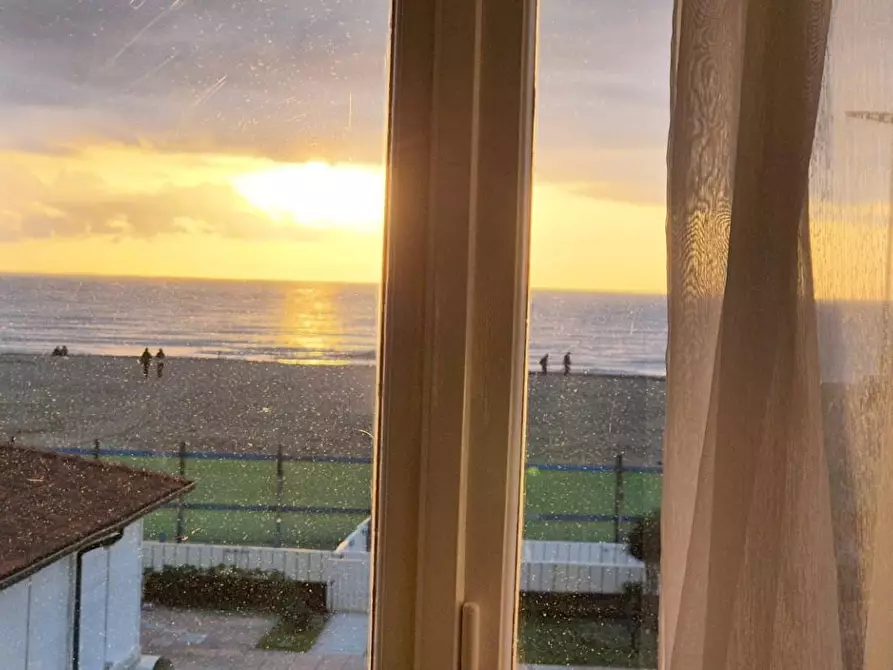 Immagine 21 di Mansarda in vendita  a Viareggio