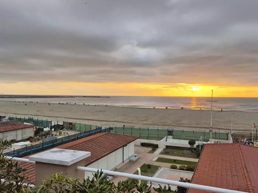 Immagine 78 di Mansarda in vendita  a Viareggio