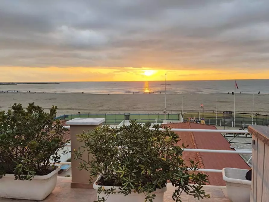 Immagine 76 di Mansarda in vendita  a Viareggio