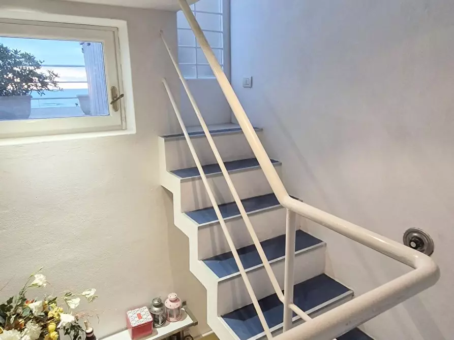 Immagine 72 di Mansarda in vendita  a Viareggio