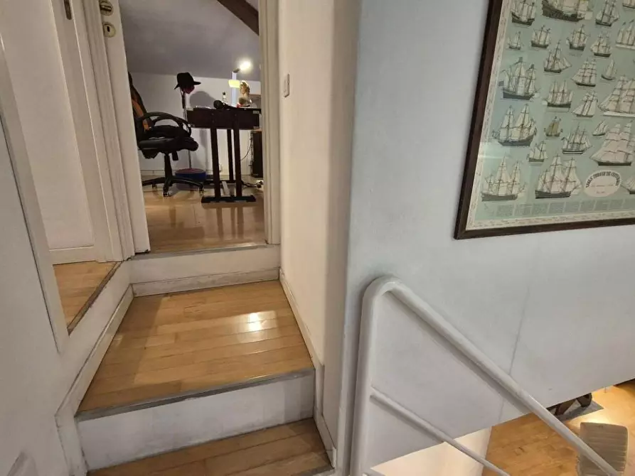 Immagine 89 di Mansarda in vendita  a Viareggio