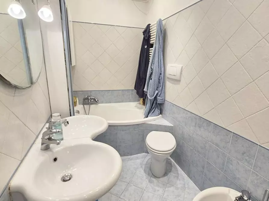 Immagine 41 di Mansarda in vendita  a Viareggio