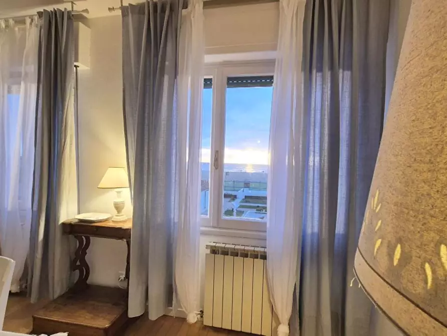 Immagine 15 di Mansarda in vendita  a Viareggio