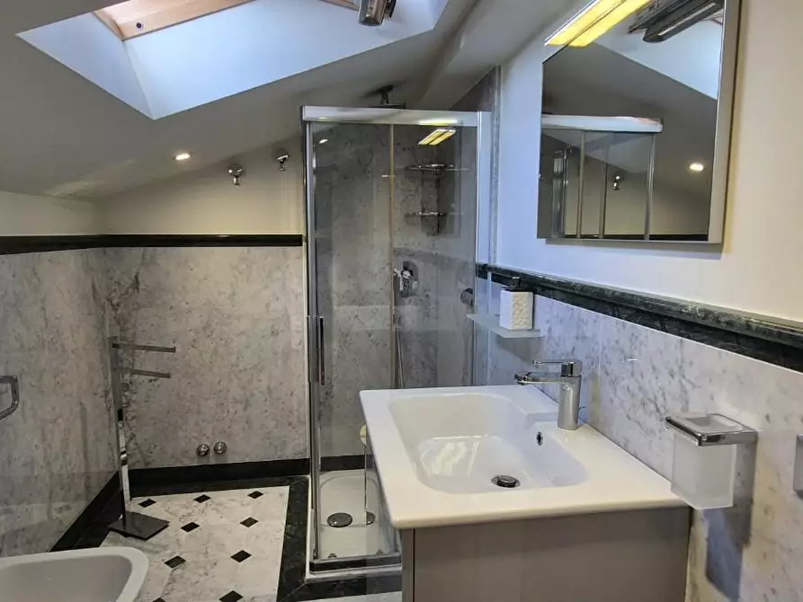 Immagine 13 di Villa in vendita  a Viareggio