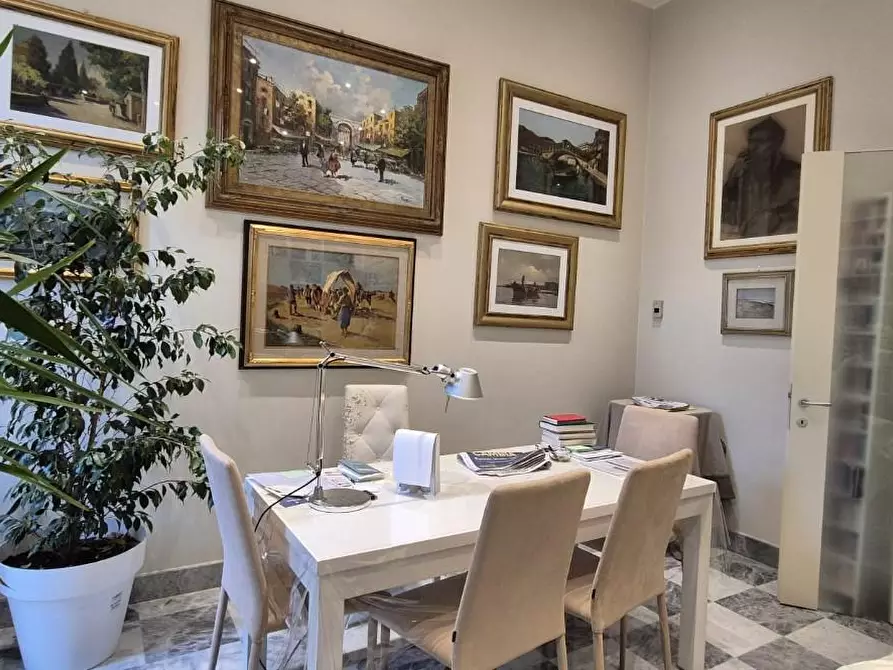 Immagine 1 di Villa in vendita  a Viareggio