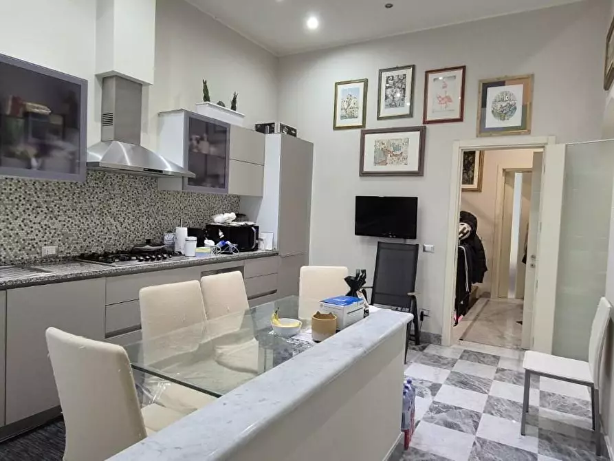 Immagine 2 di Villa in vendita  a Viareggio