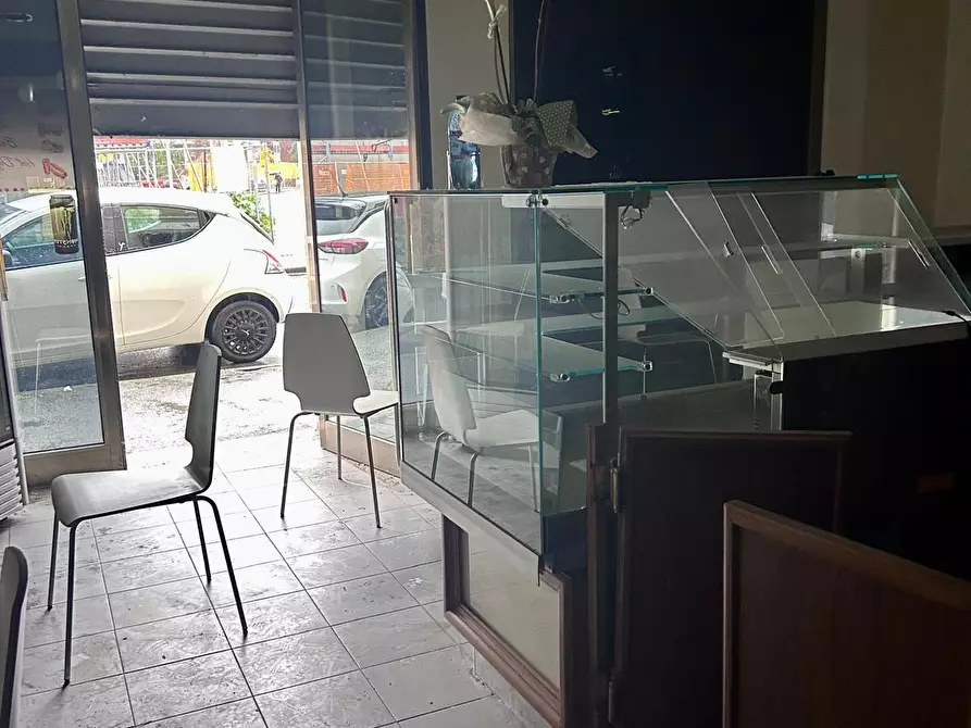 Immagine 3 di Locale commerciale in affitto  a La Spezia