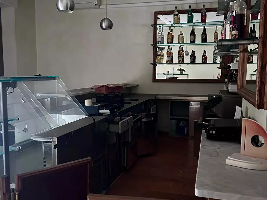 Immagine 1 di Locale commerciale in affitto  a La Spezia