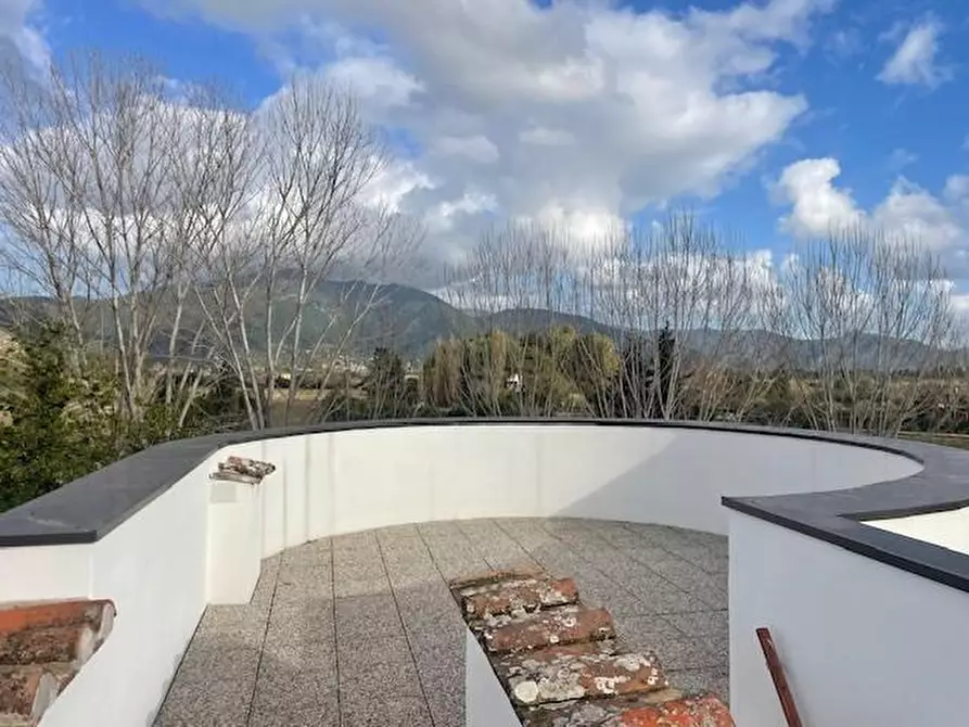 Immagine 4 di Villa in vendita  a San Giuliano Terme