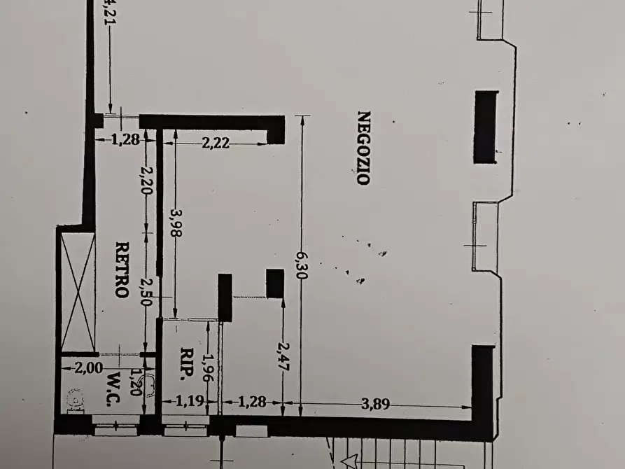 Immagine 1 di Attività commerciale in vendita  a Camaiore