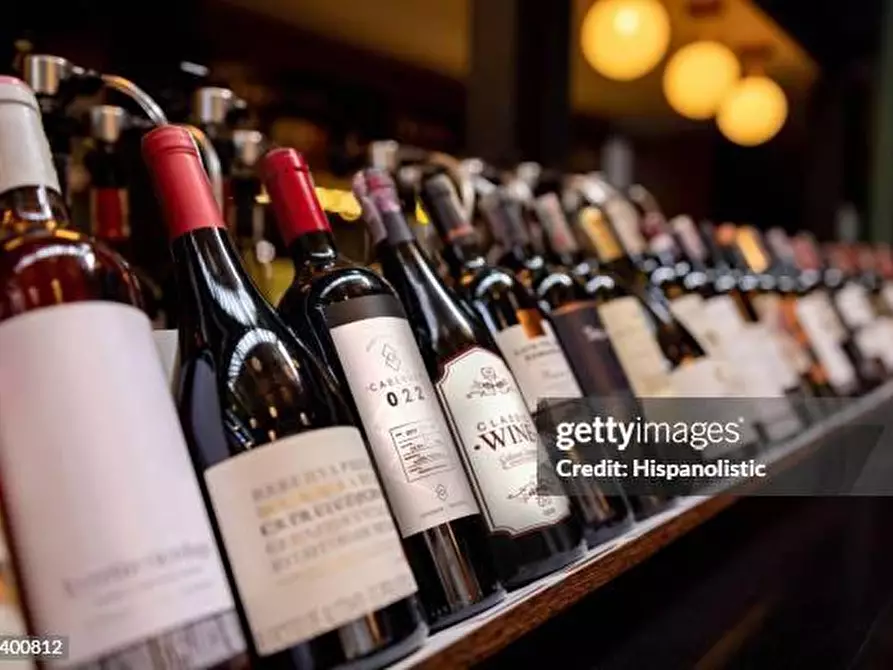 Immagine 3 di Bar / Ristorante in vendita  a Lucca