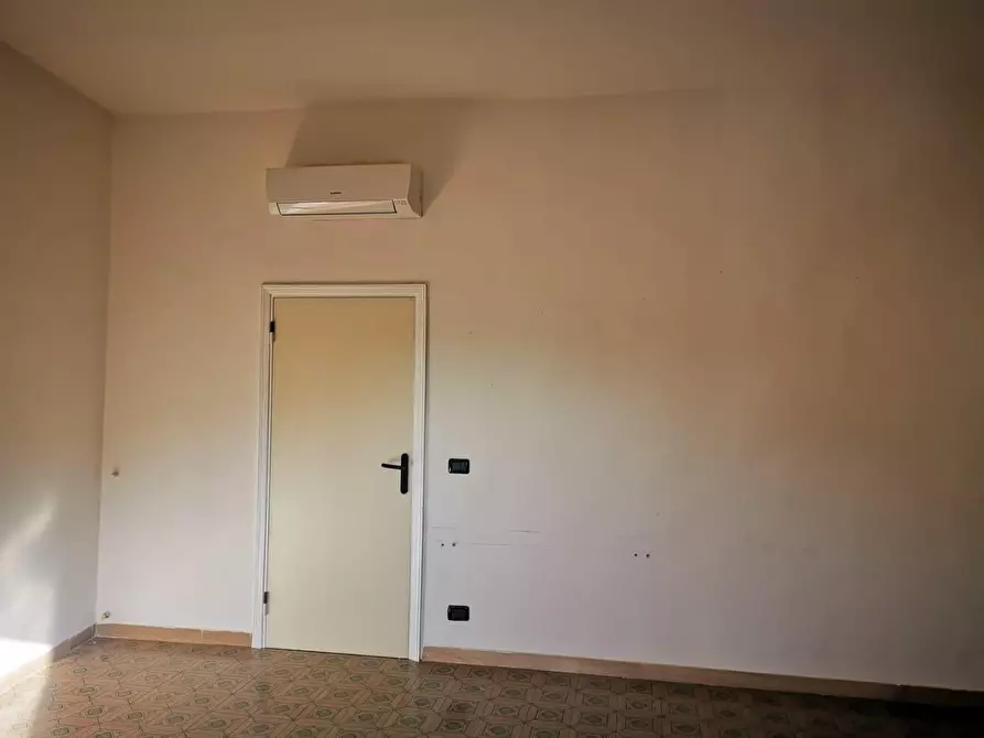 Immagine 5 di Ufficio in affitto  a Campi Bisenzio
