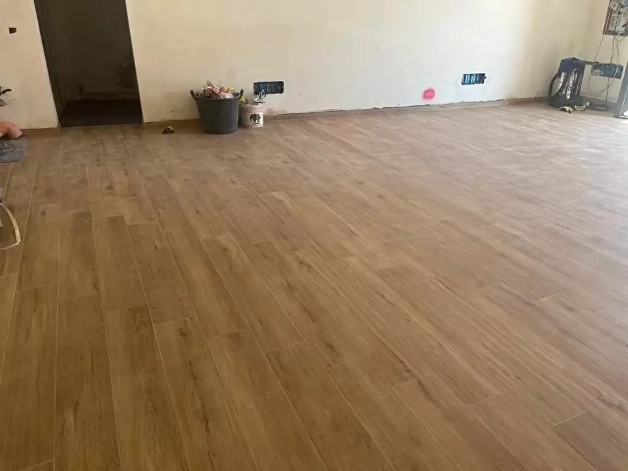 Immagine 5 di Locale commerciale in affitto  a Cascina