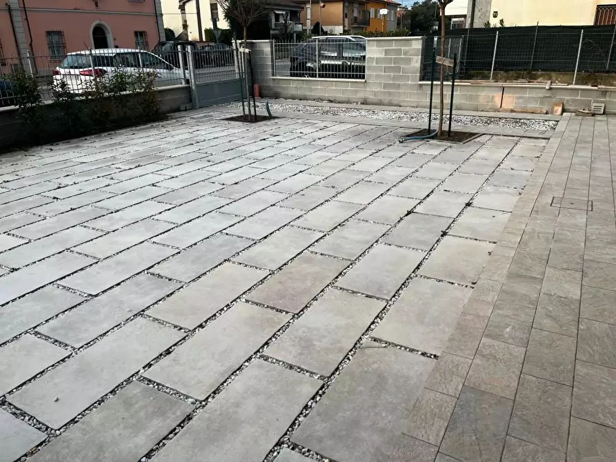 Immagine 23 di Locale commerciale in affitto  a Cascina