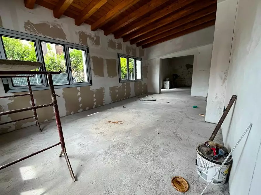 Immagine 10 di Locale commerciale in affitto  a Cascina