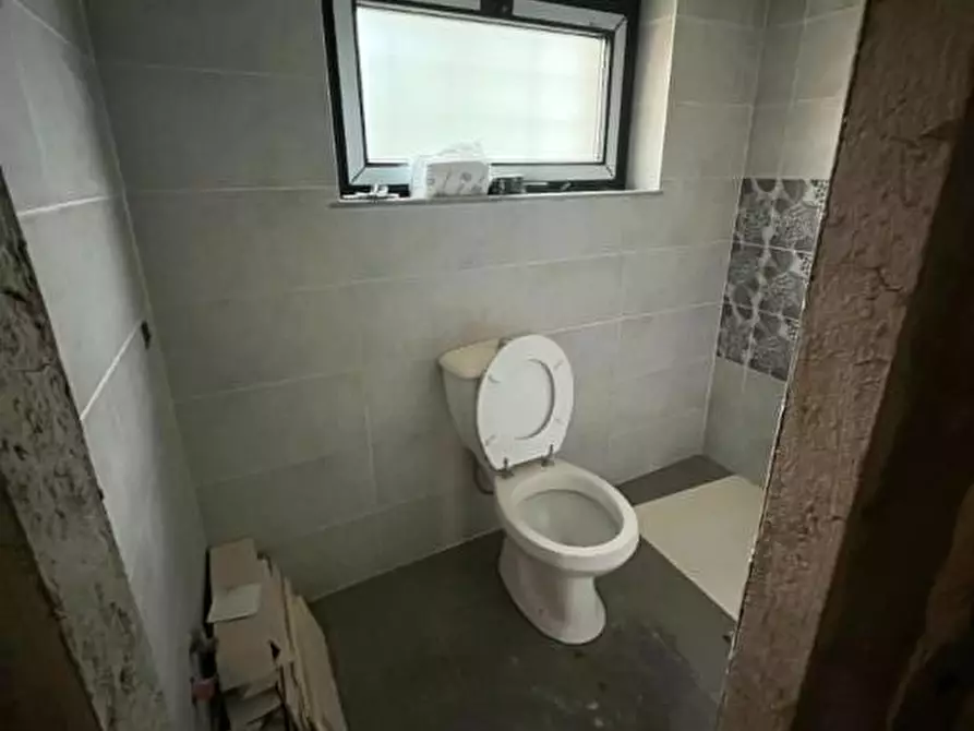 Immagine 19 di Locale commerciale in affitto  a Cascina