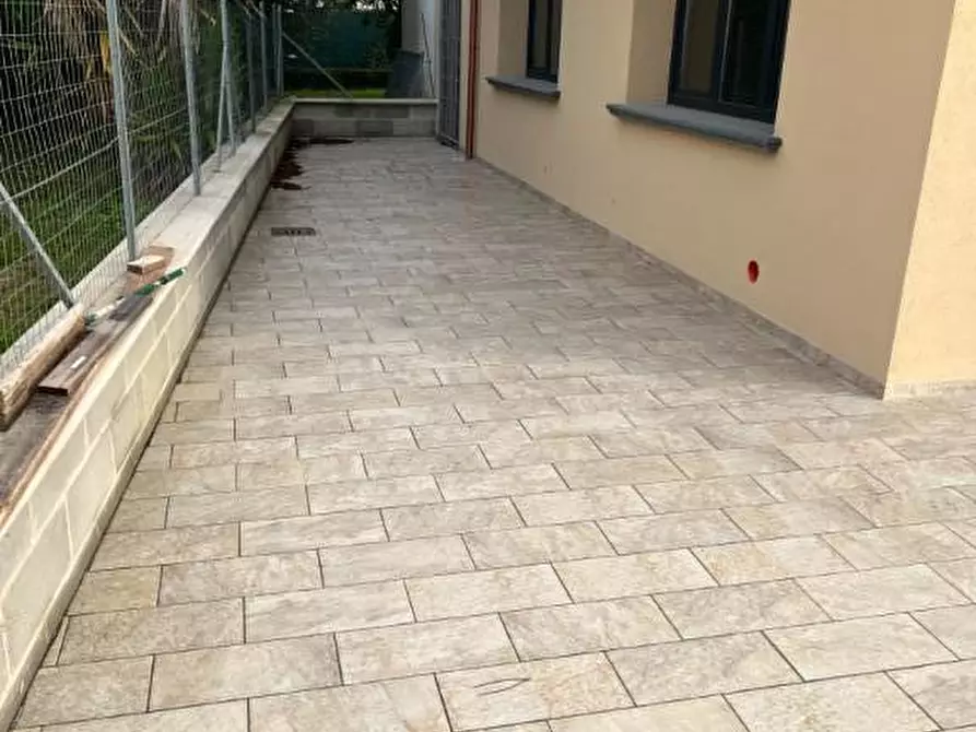 Immagine 4 di Locale commerciale in affitto  a Cascina