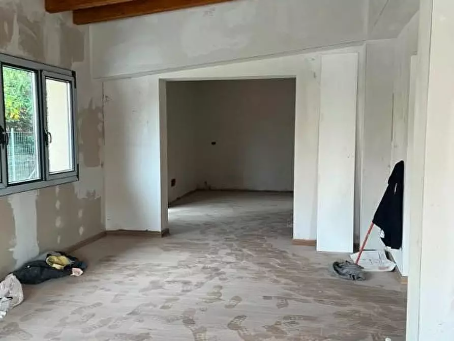 Immagine 9 di Locale commerciale in affitto  a Cascina