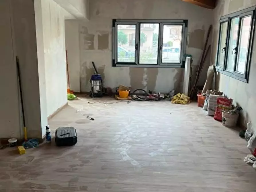 Immagine 13 di Locale commerciale in affitto  a Cascina