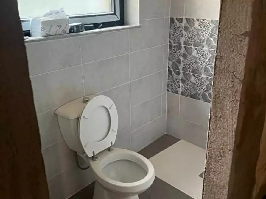 Immagine 22 di Locale commerciale in affitto  a Cascina