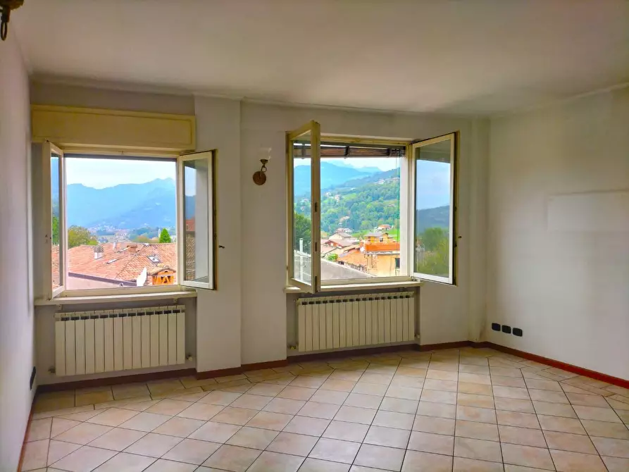 Immagine 3 di Appartamento in vendita  a Gandino