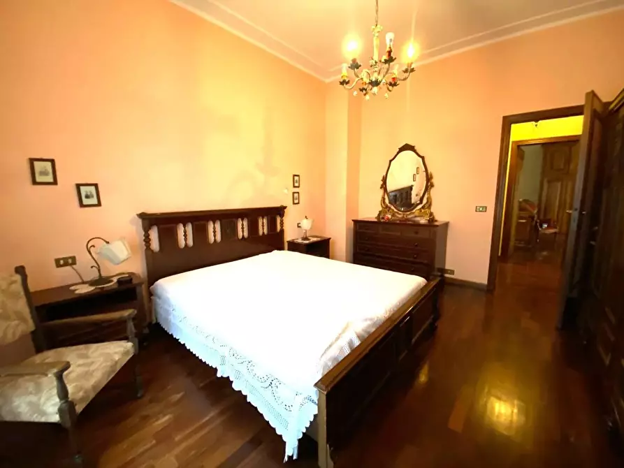 Immagine 13 di Villa in vendita  a Massa