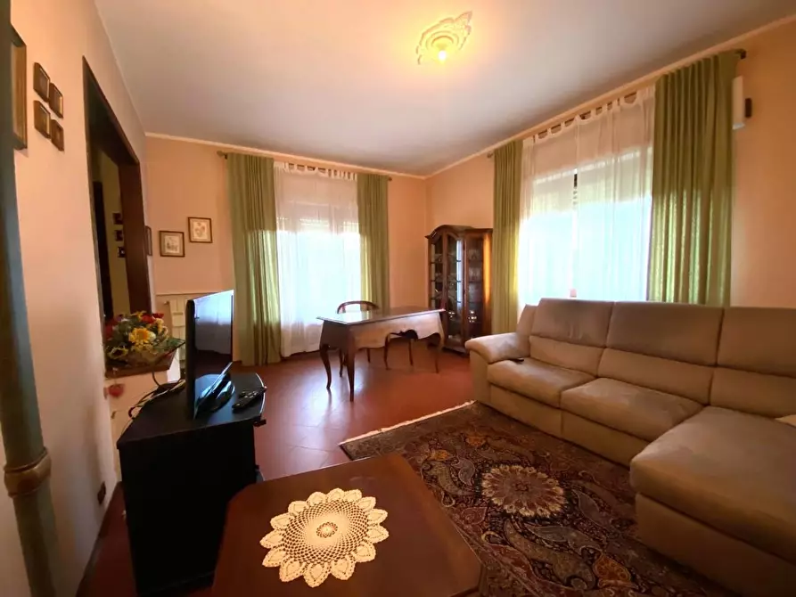 Immagine 6 di Villa in vendita  a Massa