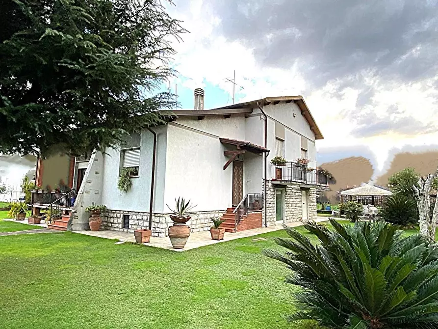 Immagine 22 di Villa in vendita  a Massa