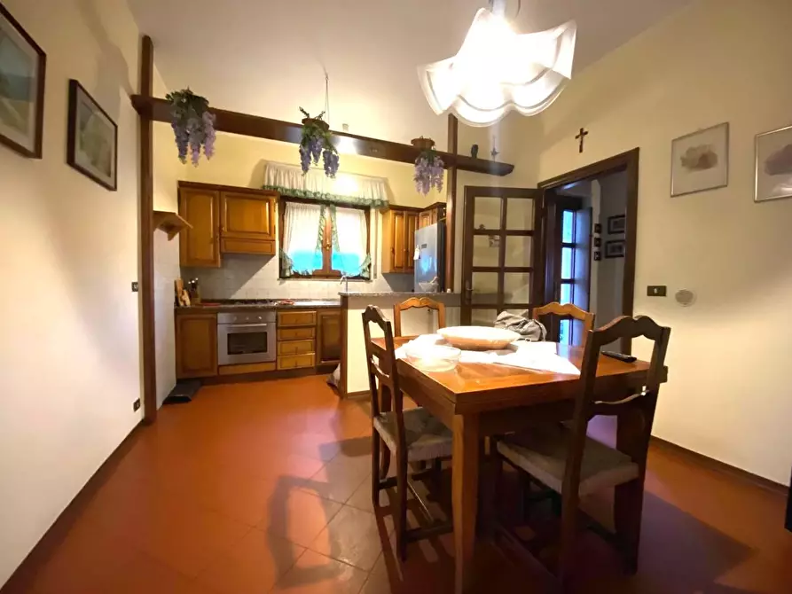 Immagine 7 di Villa in vendita  a Massa