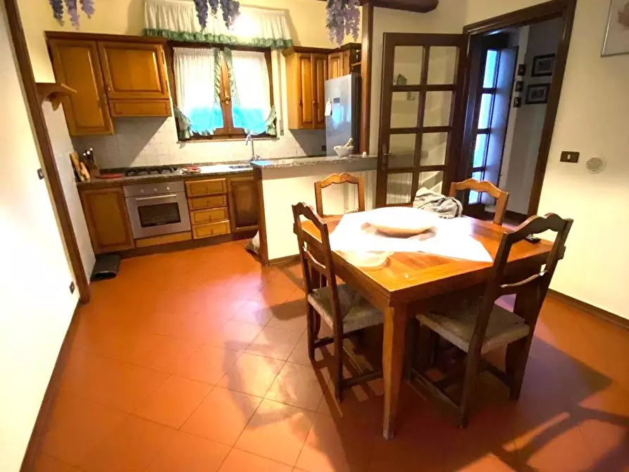 Immagine 9 di Villa in vendita  a Massa