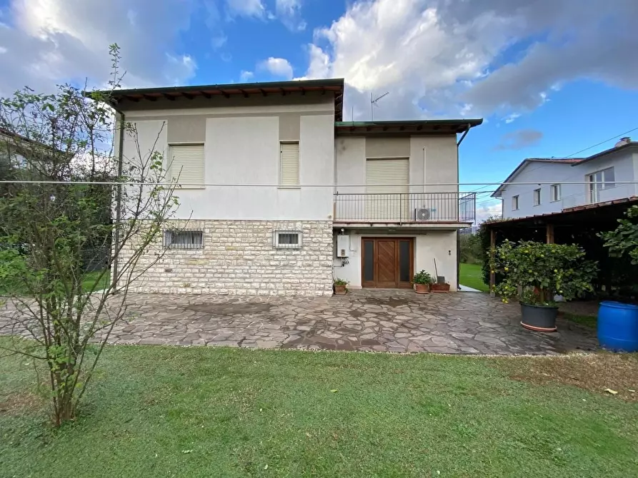 Immagine 23 di Villa in vendita  a Massa