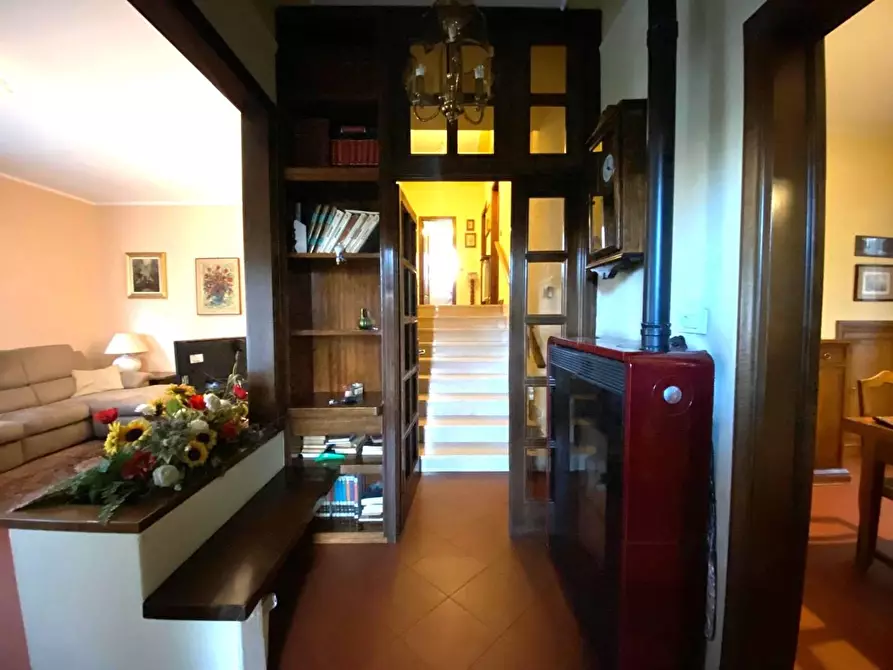 Immagine 10 di Villa in vendita  a Massa