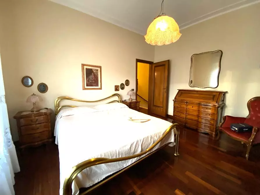 Immagine 12 di Villa in vendita  a Massa