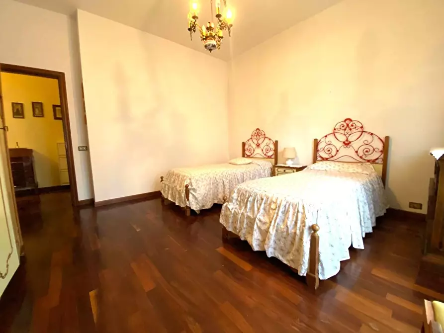 Immagine 15 di Villa in vendita  a Massa