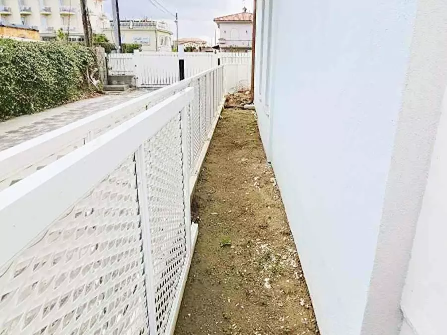 Immagine 46 di Appartamento in vendita  a Massa