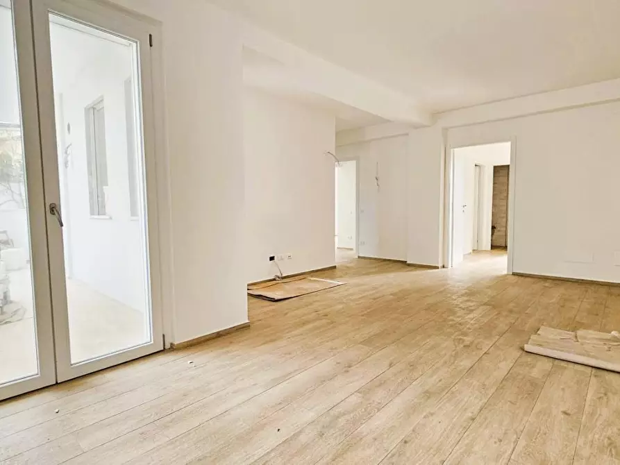 Immagine 6 di Appartamento in vendita  a Massa