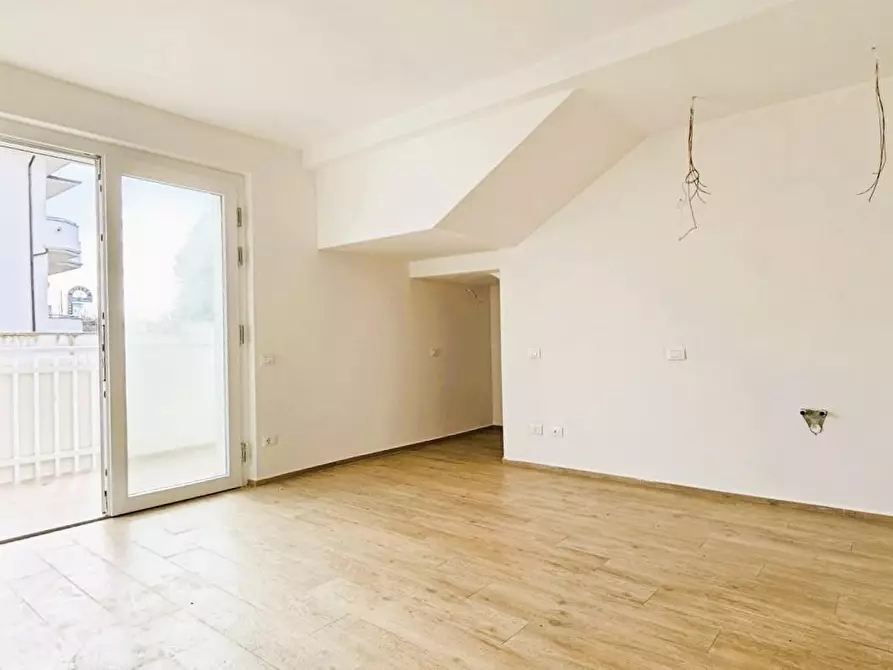 Immagine 9 di Appartamento in vendita  a Massa