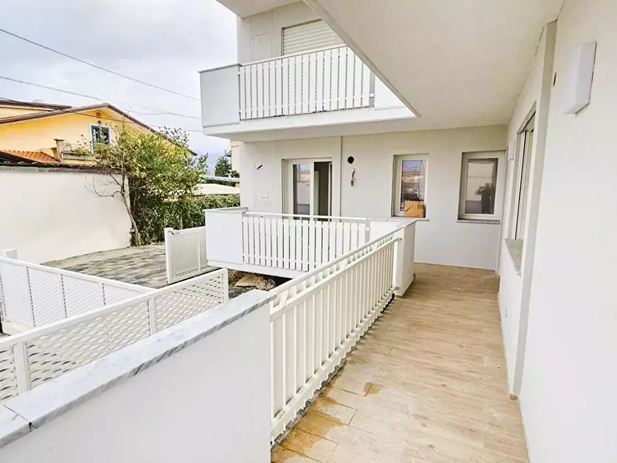 Immagine 25 di Appartamento in vendita  a Massa