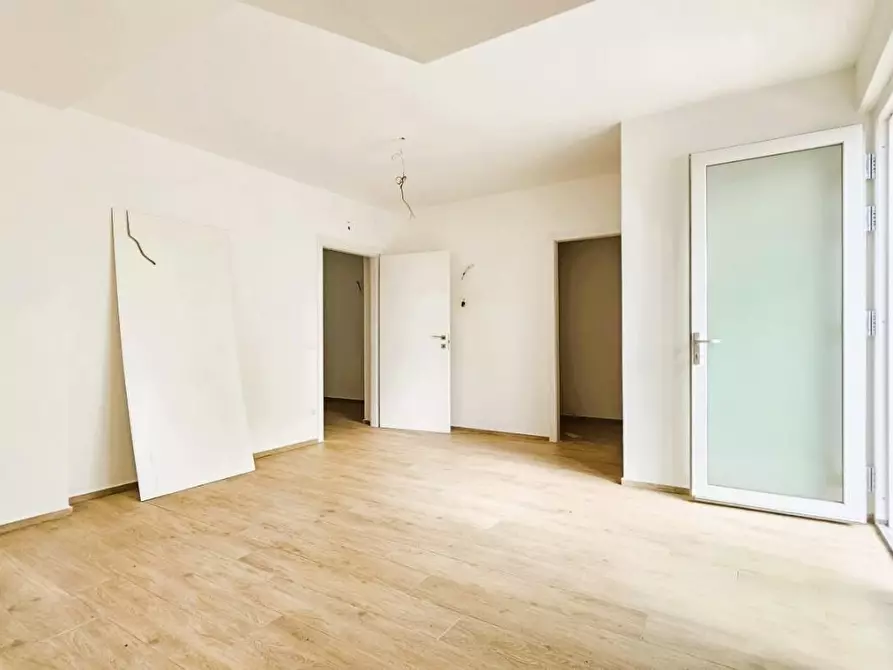 Immagine 11 di Appartamento in vendita  a Massa