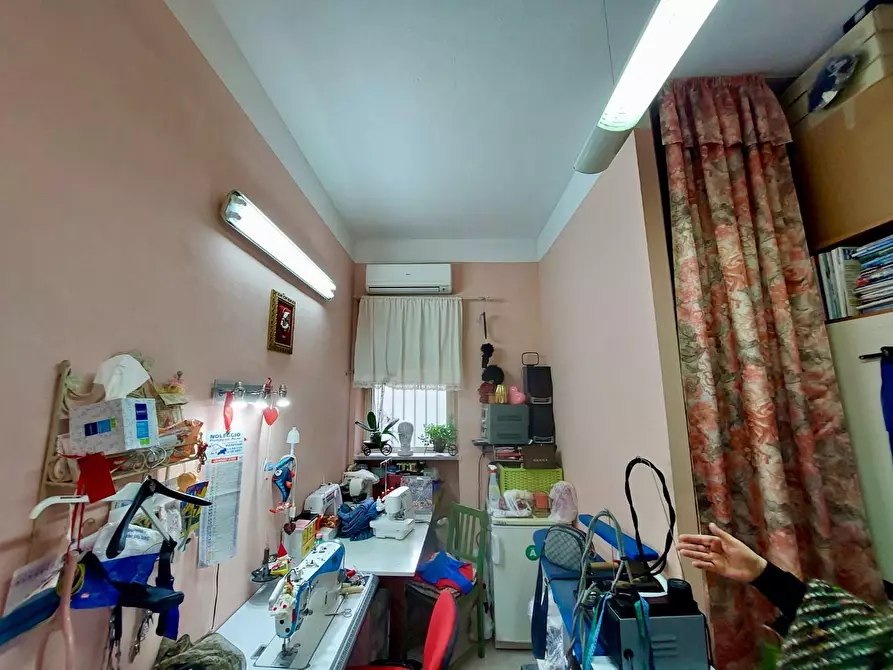 Immagine 16 di Negozio in vendita  a Viareggio